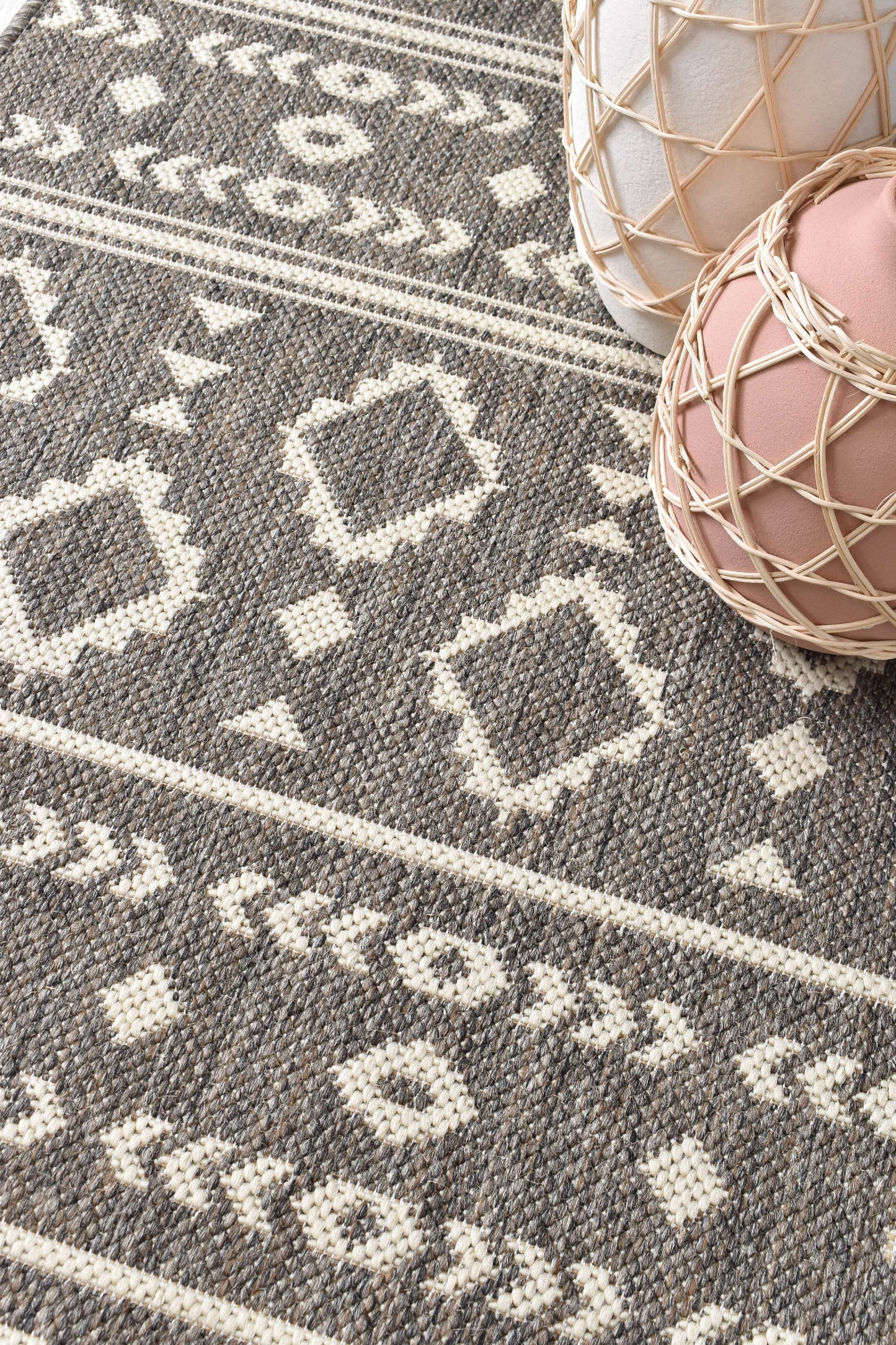 Alaska Brown Rug 3333-W71E
