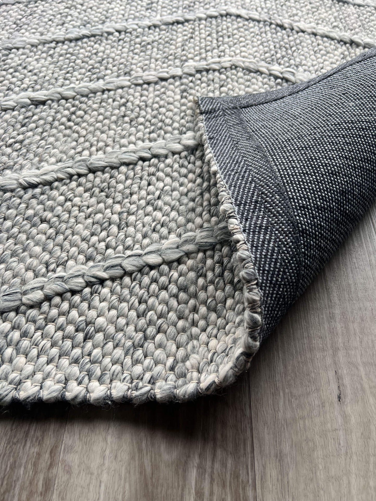Waves Spotted Grey Rug