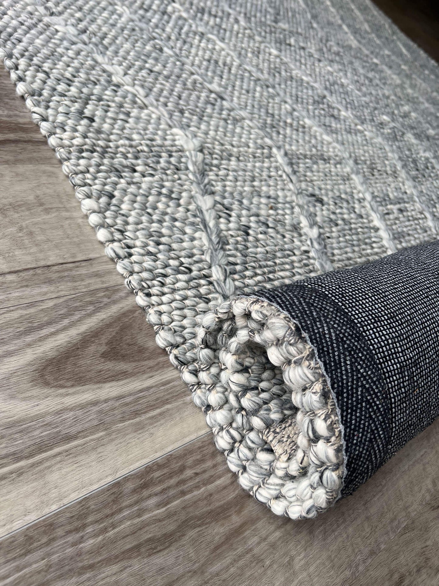 Waves Spotted Grey Rug