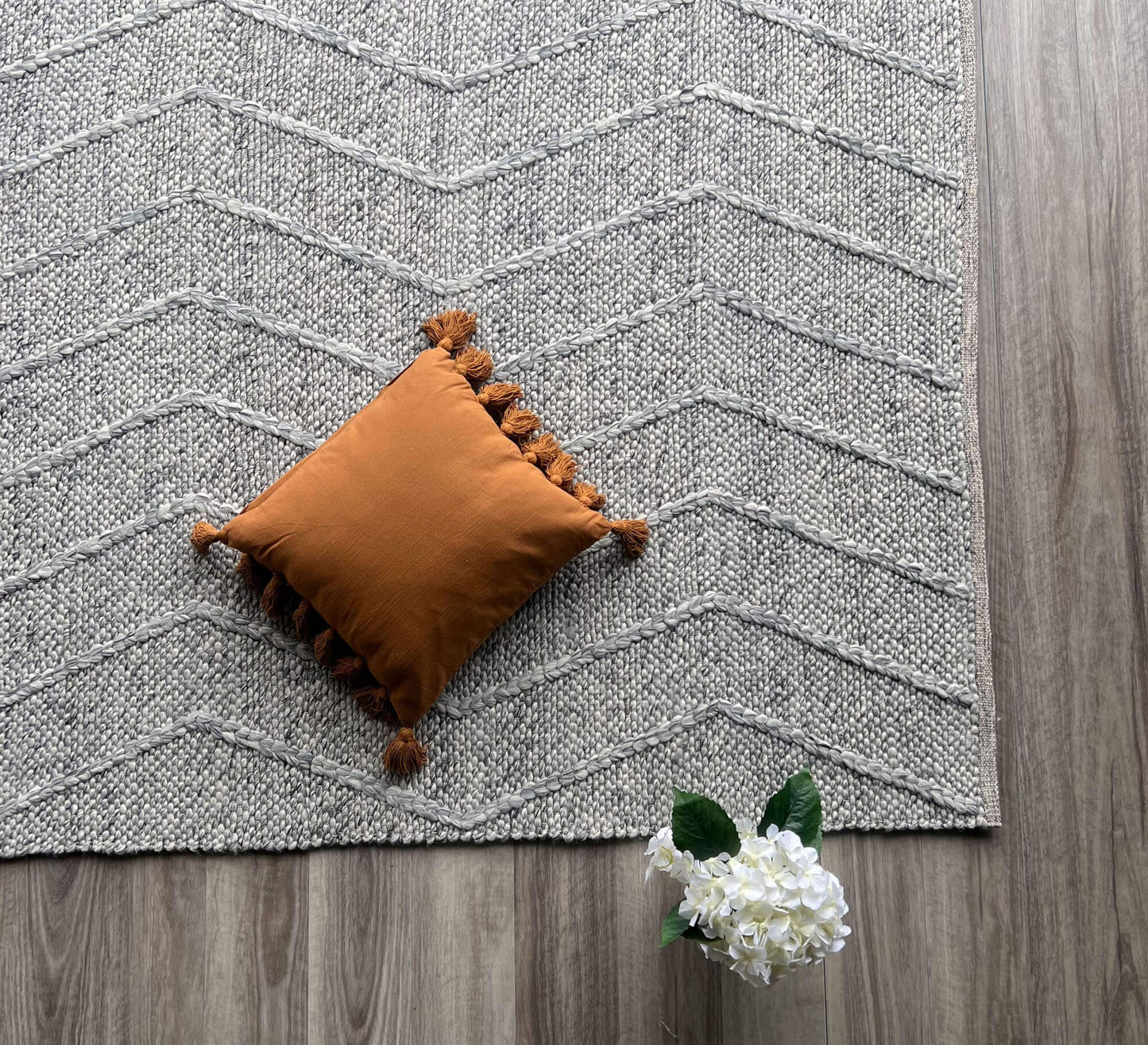 Waves Spotted Grey Rug