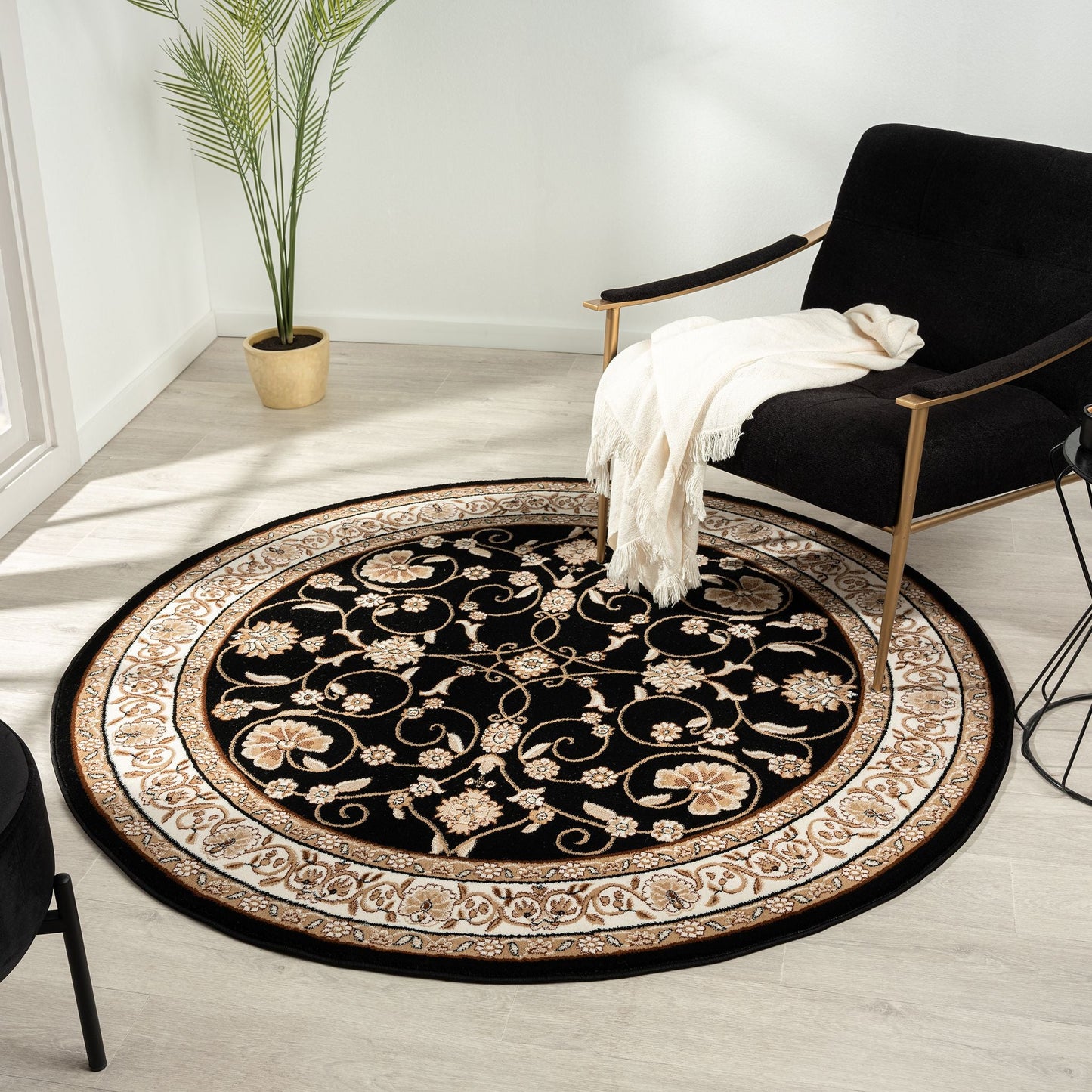 Estate Black Round Rug